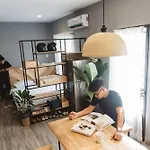 Stay&Chill H.2 Steps Away From Bustling Bui Vien