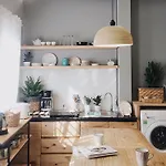 Stay&Chill H.2 Steps Away From Bustling Bui Vien