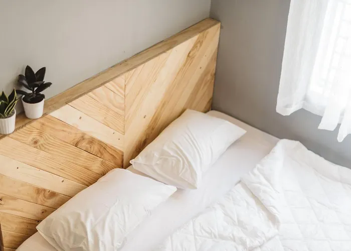 Stay&Chill H.2 Steps Away From Bustling Bui Vien