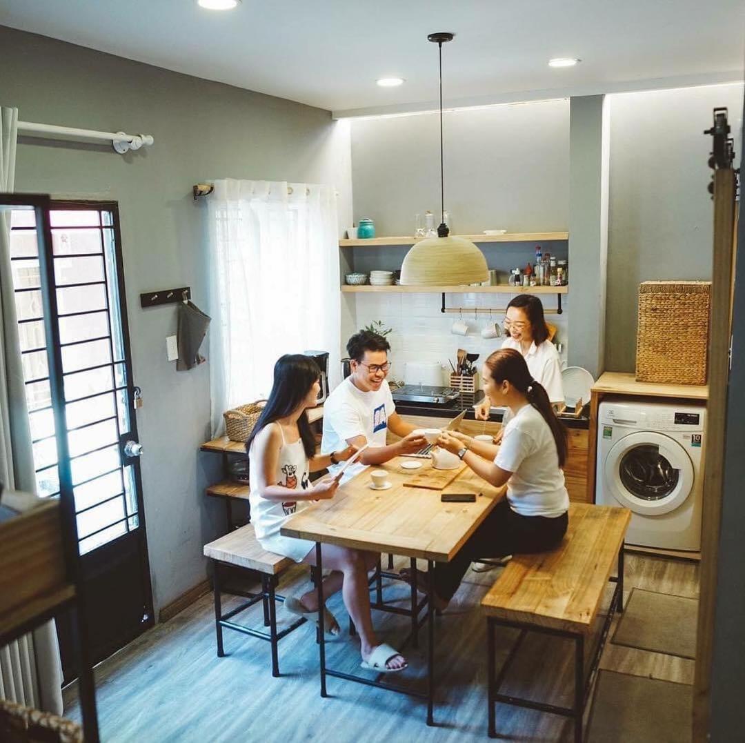 Stay&chill H.2 Steps Away From Bustling Bui Vien Nhà nghỉ