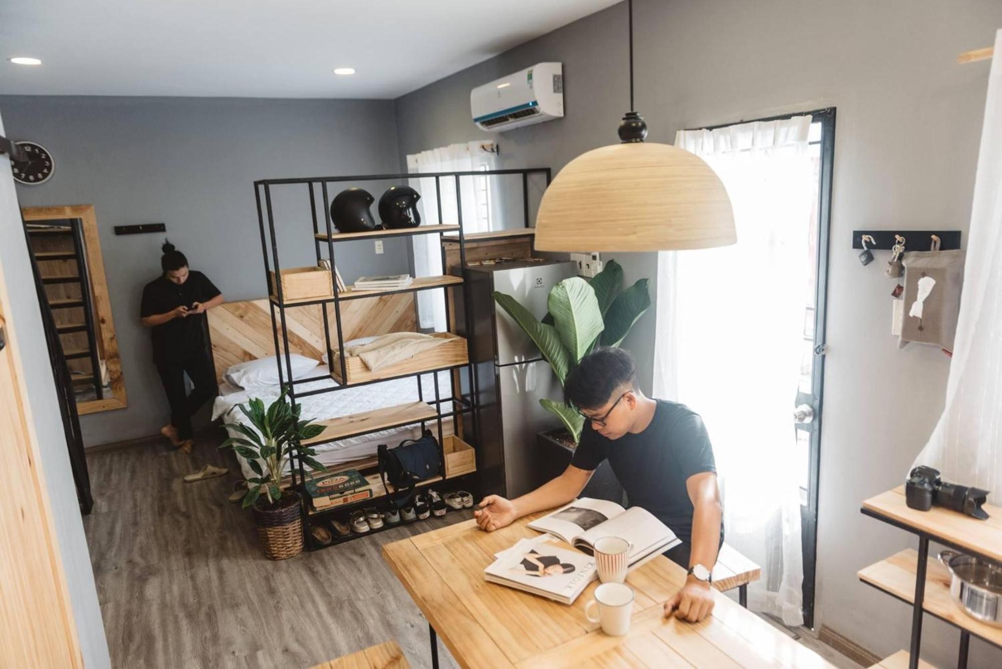 Stay&chill H.2 Steps Away From Bustling Bui Vien Nhà nghỉ *