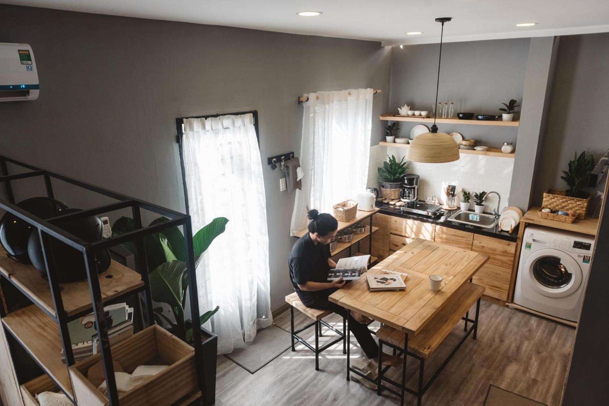 Stay&chill H.2 Steps Away From Bustling Bui Vien Nhà nghỉ